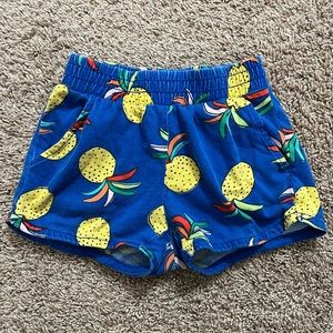 Hanna Andersson blue pineapple print shorts 100 cm | 4T